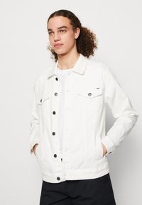 Only & Sons ONSCOIN LIFE COLOUR TRUCKER - Giacca di jeans - white