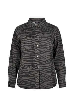 Svart och grå zebratetröja med ränder, med knappstängning fram, två bröstfickor och krage. Långa ärmar.