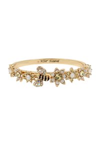 Bracciale in tono oro con design floreali e un accento di ape, adornato da gemme multicolori che creano una superficie lucida e testurizzata.