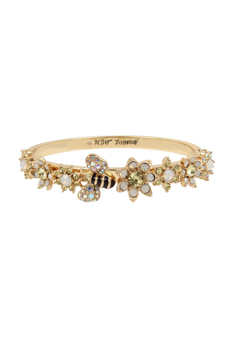 Bracciale in tono oro con design floreali e un accento di ape, adornato da gemme multicolori che creano una superficie lucida e testurizzata.