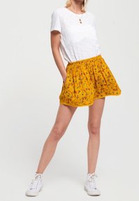 Superdry & Co Short - yellow