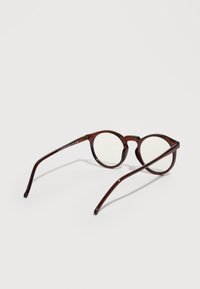 Στρογγυλά γυαλιά με διάφανη σκούρα καφέ πλαστική κορνίζα. Λεπτοί βραχίονες που στενεύουν στις άκρες. Διαυείς φακοί που θυμίζουν κλασικό σχέδιο.