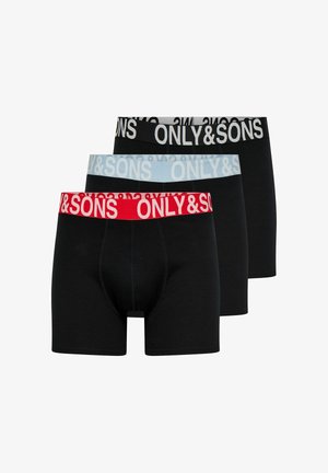 Trzy czarne bokserki z elastycznymi pasami w kolorach czerwonym, jasnoniebieskim i czarnym, wszystkie z nadrukiem "ONLY & SONS".