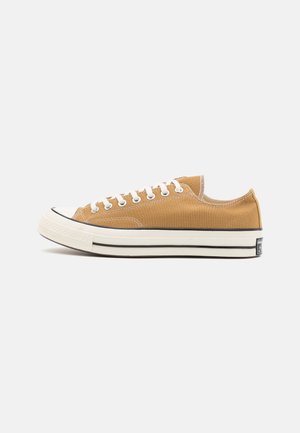 Sneakers - brown
