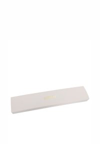 Caja rectangular de color rosa pálido con letras doradas que dicen "amor" centradas en la tapa, aislada sobre un fondo blanco.