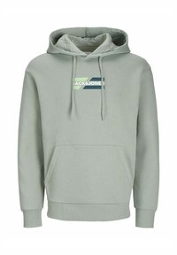 Ljusgrön hoodie av mjukt tyg, med en framficka, justerbar dragsko i huvan och en tryckt logotyp i kontrasterande färger.