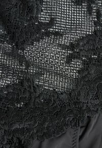 Thumbnail Image 6
