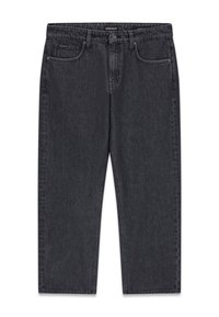 Jean denim gris foncé avec une coupe droite, cinq poches et une ceinture de marque. Présente des coutures discrètes et une texture lisse.