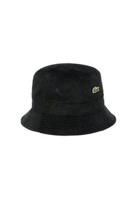 Cappello a secchiello in corduroy nero con una superficie testurizzata, dotato di un logo decorativo di un coccodrillo verde sul lato e una larga visiera.