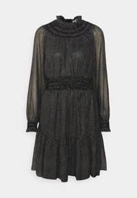 Robe noire à manches longues avec un motif de petits points blancs, col montant à volants, taille et poignets froncés, et une jupe à volants.