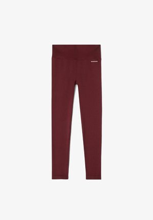 Bordeaux rib leggings met een brede tailleband, voorzien van een gestructureerde stof en een klein merkje op de heup voor extra detail.