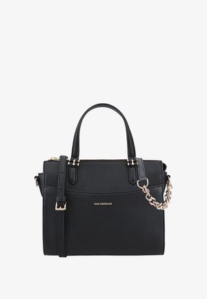 Sac à main en cuir noir avec deux poignées et une bandoulière en chaîne amovible. Il possède une fermeture éclair et un logo discret à l'avant.