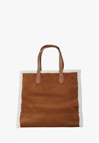 Borsa tote in suede marrone con rifiniture soffici color crema, dotata di due manici in pelle marrone e forma rettangolare.