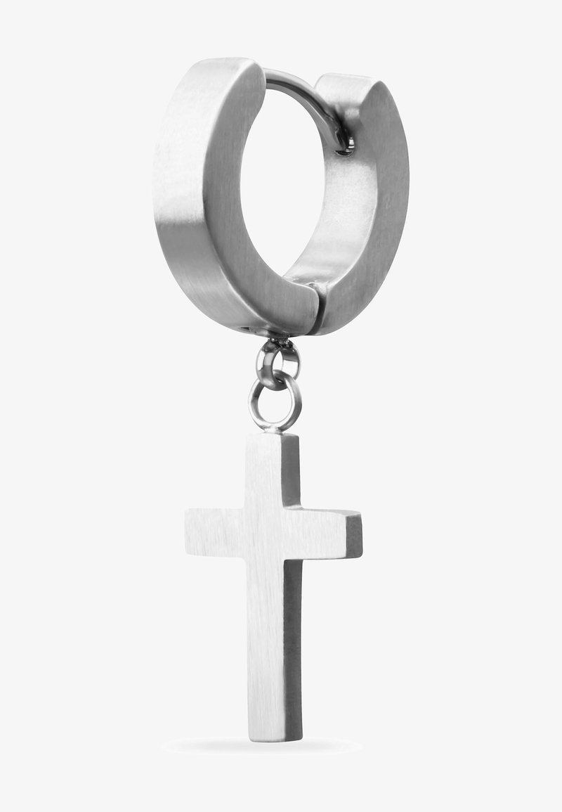 Zilveren oorring met een gestructureerd oppervlak, voorzien van een hangende geborstelde metalen kruischarme. Eenvoudig geometrisch ontwerp.