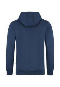 Marineblauwe hoodie met lange mouwen, geribbelde manchetten en zoom, weergegeven vanuit de achterkant op een witte achtergrond.