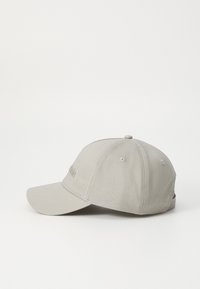 Calvin Klein MUST UNISEX - Pet - london fog