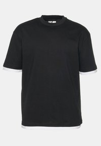 Sort kortærmet T-shirt med ribbet rund hals og hvide detaljer ved ærmeenderne. Lavet af tekstureret bomuldsstof.