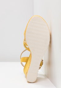 Marco Tozzi Sandales à talons hauts - yellow