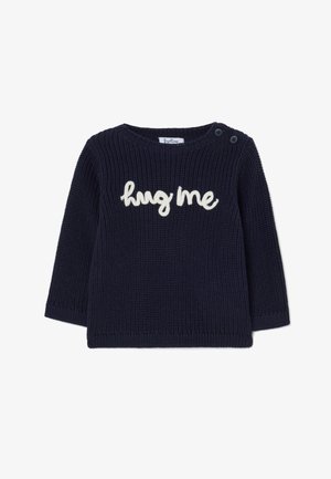Marineblauer Strickpullover mit langen Ärmeln, Rundhalsausschnitt und dekorativem "Umarm mich"-Text in Weiß. Verfügt über zwei Knöpfe an der Schulter.