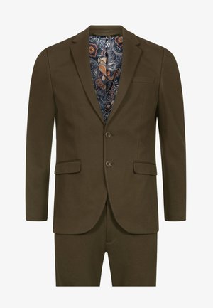 Giacca marrone con rever a punta, due bottoni e tasche laterali. Foderata con un motivo floreale blu. Il tessuto appare liscio e strutturato.