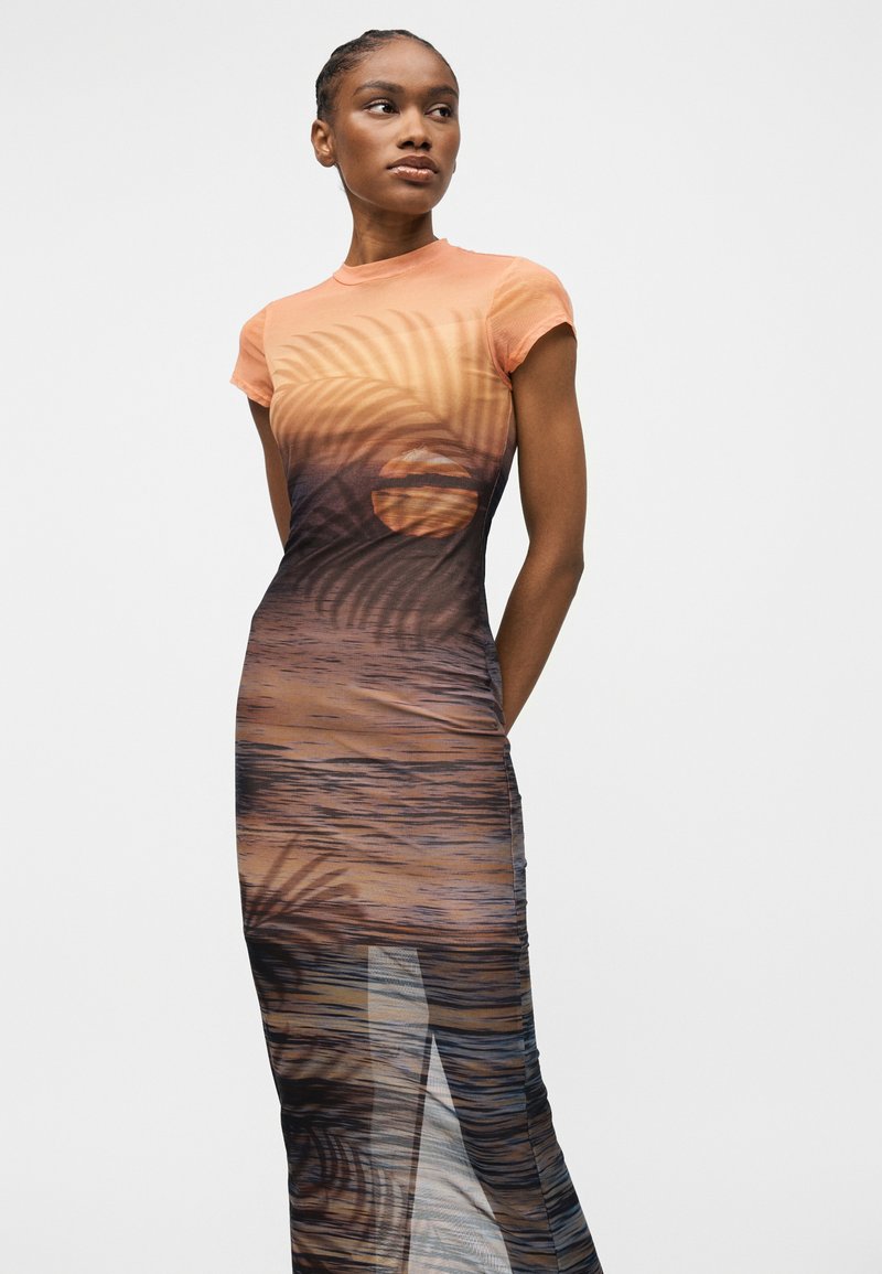 Guess BEACH SUNSET DRESS - Day dress - peach  coral/multi-coloured/multi-coloured - Zalando.ie
