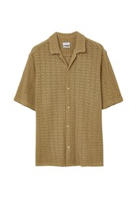 Camicetta a maniche corte color marrone chiaro con un design a maglia tessuta, motivo a trame aperte e colletto con chiusura a bottoni.