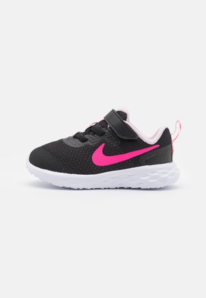 NIKE REVOLUTION 6 (TDV) - Neutrális futócipők - black/hyper pink/pink foam