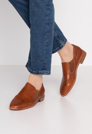 Loafers - cognac