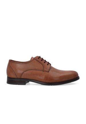 Chaussure habillée en cuir marron avec un bout arrondi, cinq œillets pour le laçage, des détails de couture subtils et un petit talon en caoutchouc noir. Texture lisse.