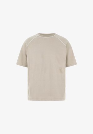 Beige T-shirt met korte mouwen van zachte stof, met een ronde halslijn, contrasterend stiksel en een subtiel merklogo op de voorkant.