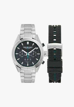 Hodinky Aston Martin majú strieborné púzdro z nerezovej ocele, čierny textúrovaný ciferník s zelenými akcentmi a sú vybavené čiernym gumovým remienkom.