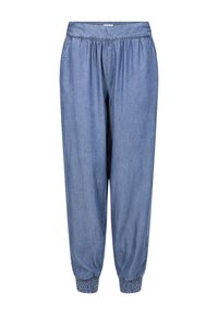 Pantalones jogger de mezclilla en azul claro, con cintura elástica, bolsillos laterales y puños recogidos para un ajuste relajado. Textura suave.