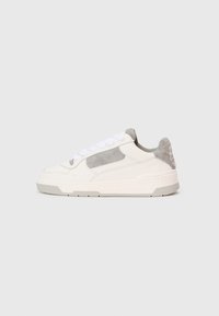 CRUISER TECH FUZZ - Sportbačiai - white/grey
