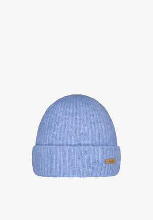 Bonnet tricoté bleu clair avec un revers plié, motif en côtes texturé, et une petite étiquette beige portant le nom de la marque "Barts."