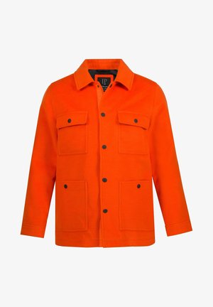 Oranžový vlněný kabát se límcem, černými knoflíky a dvěma předními kapsami. Design obsahuje rovný střih a dlouhé rukávy.