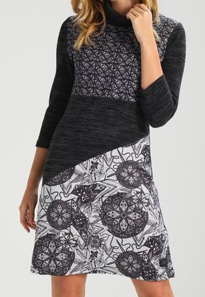 Stickad klänning - black