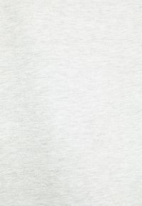 Tessuto grigio chiaro con una consistenza morbida, leggero motivo melange e superficie liscia ed uniforme. Adatto per abbigliamento casual o sovrapposizioni.