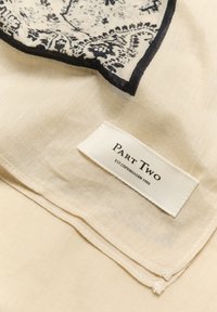 Part Two LOUI - Ruta - french oak paisley print