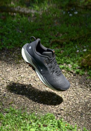 Nike Performance REACTX PEGASUS TRAIL 5 - Zapatillas de trail running - black/off noir/monarch/pale ivory