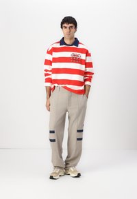 Pal Sporting Goods DRIFT STRIPED LONG SLEEVE UNISEX - Sudadera - red