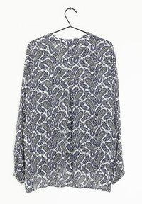 Langärmlige Bluse aus leichtem Stoff, mit weißem Grund und einem marineblauen und grünen Paisleymuster. Auf einem Kleiderbügel verfügbar.