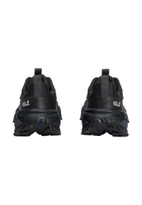 Black Jack Wolfskin Trailschuhe, von hinten gesehen, mit strukturierten Sohlen und Zuglaschen am Fersenbereich.