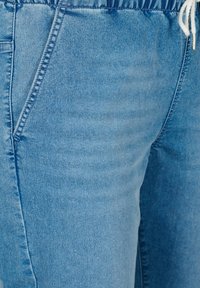 Zizzi WITH POCKETS - Zúžené džíny - light blue denim