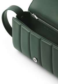 Daniel Wellington SADIE - Axelremsväska - green silver