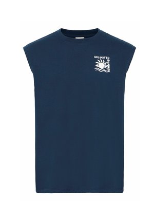Maglietta senza maniche di colore blu navy, realizzata in cotone. Presenta una grafica bianca con la scritta "UNLIMITED SUMMER" e un design del sole sul lato anteriore.