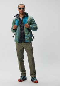The North Face HIGHER RUN JACKET - Vjetrovka - algae blue