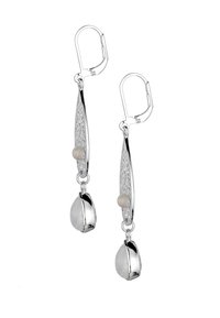 Silberne Tropfenohrringe mit einem filigranen Design, Perlenakzenten und tropfenförmigen weißen Edelsteinen. Elegante und leichte Konstruktion.