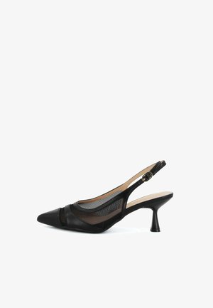Décolleté slingback nero con punta a punta, pannelli laterali in rete e cinturino sottile regolabile, con tacco medio svasato.