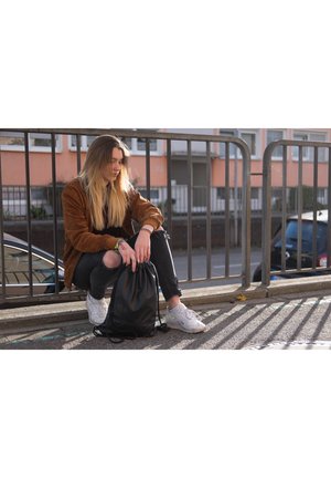 Manufaktur13, BLACK OUT TURNBEUTEL - Sports bag - black out