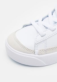 Nike Sportswear BLAZER MID 77  - Ψηλά αθλητικά παπούτσια - white/total orange/photo blue/phantom